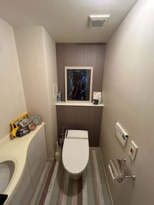 サイドカバーが便器の凹凸を覆い見た目もすっきり! 新宿区N様邸 サイドカバーが便器の凹凸を覆い見た目もすっきり! 新宿区N様邸